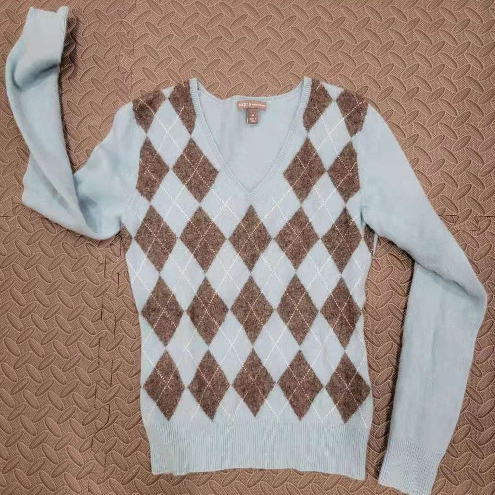 100% cashmere baby blue argyle sweater (M)